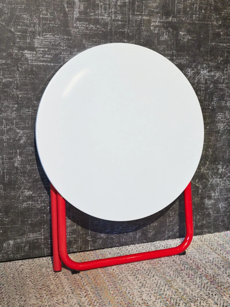 Hanna, la table d'appoint pliante en métal N°1559