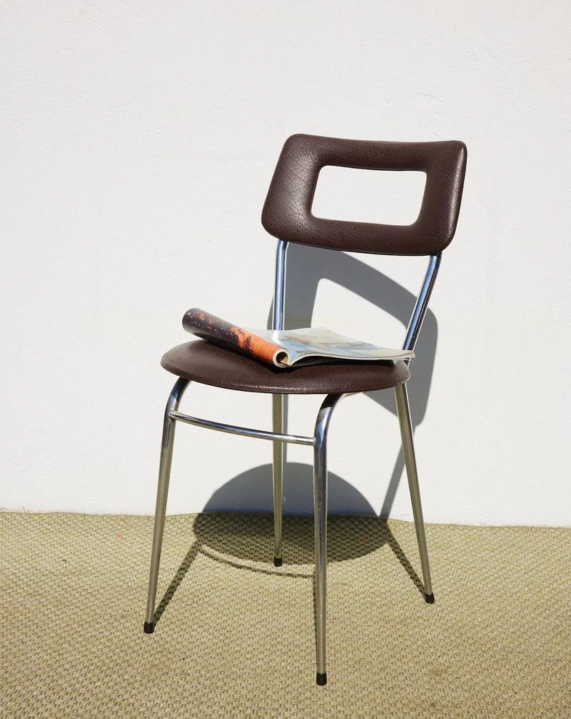 Alma, la chaise en skaï N°1949