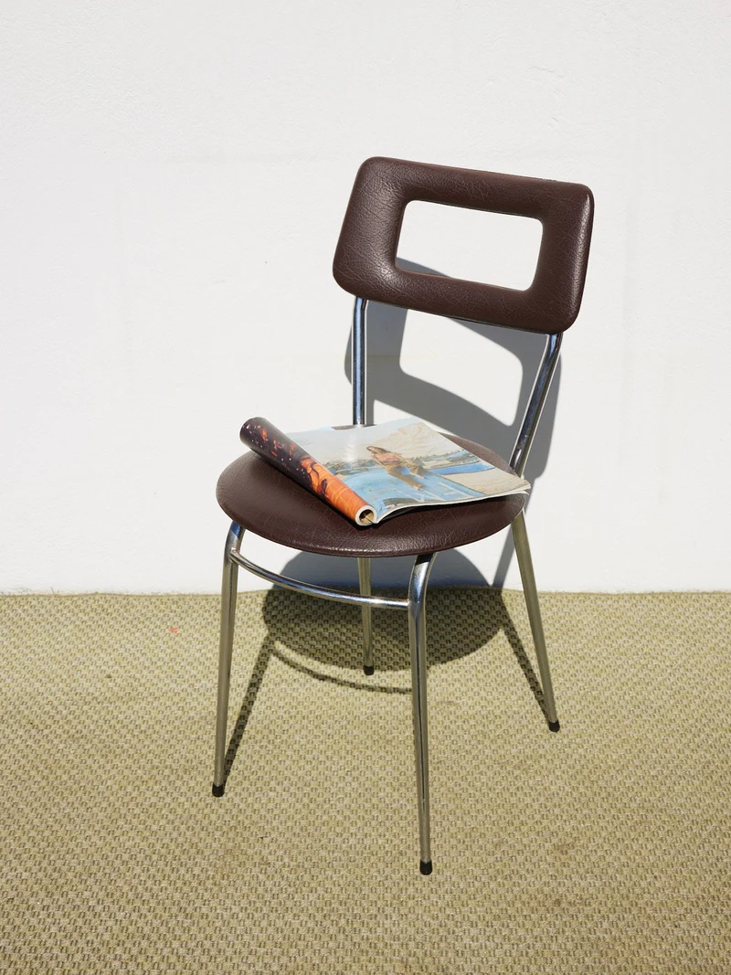 Alma, la chaise en skaï N°1949