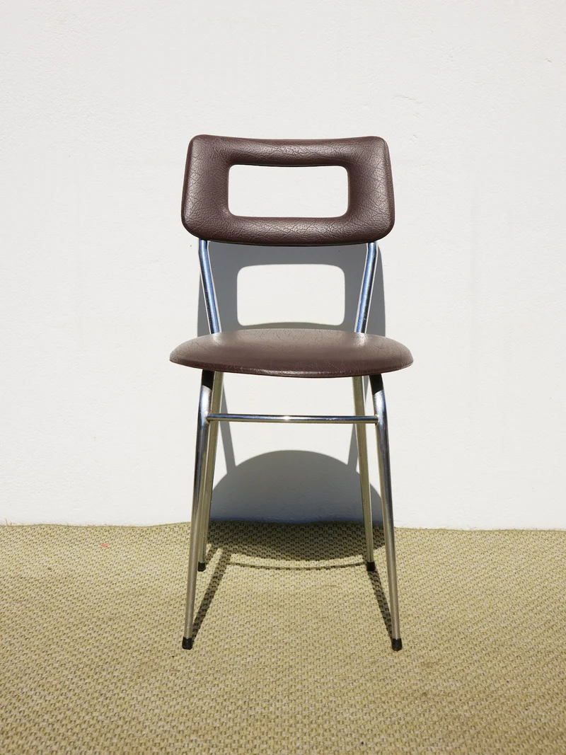 Alma, la chaise en skaï N°1949