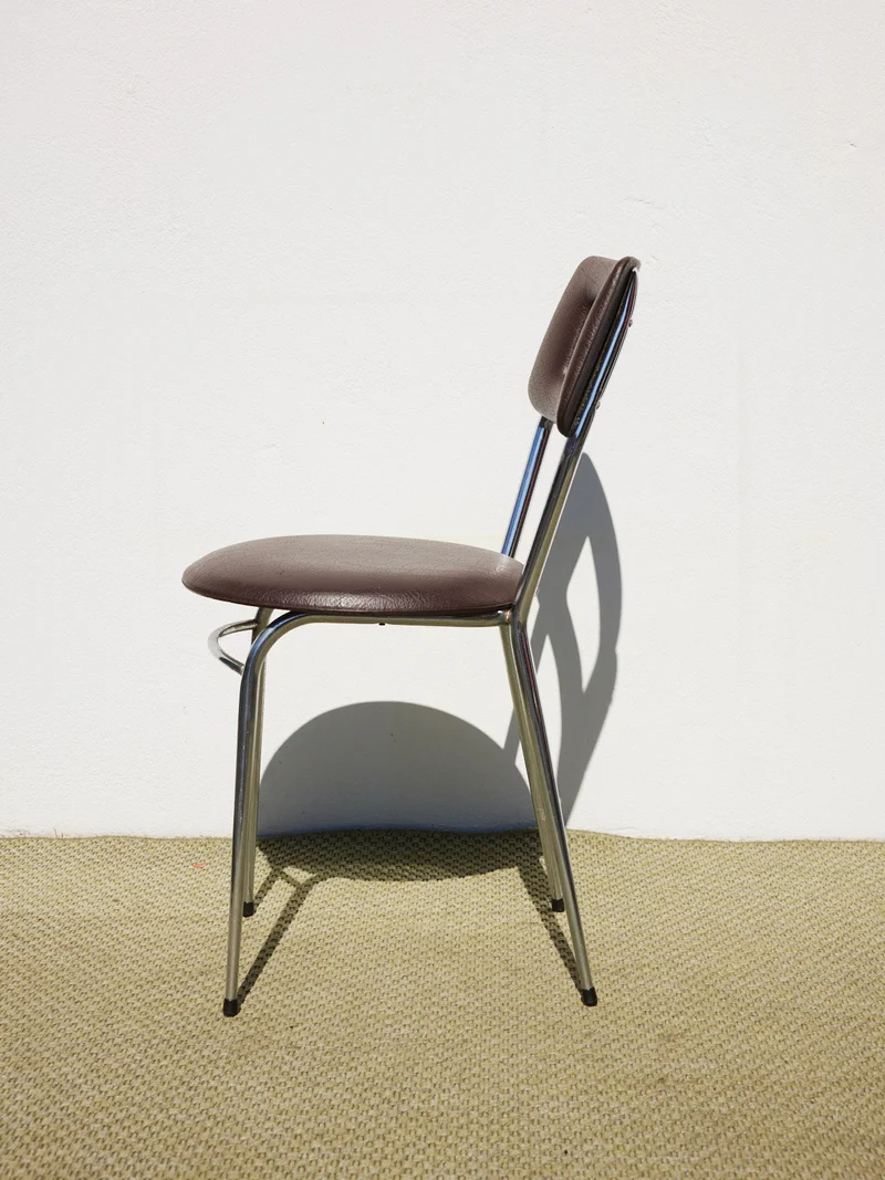 Alma, la chaise en skaï N°1949