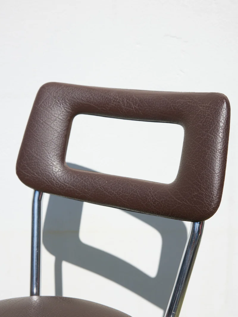 Alma, la chaise en skaï N°1949