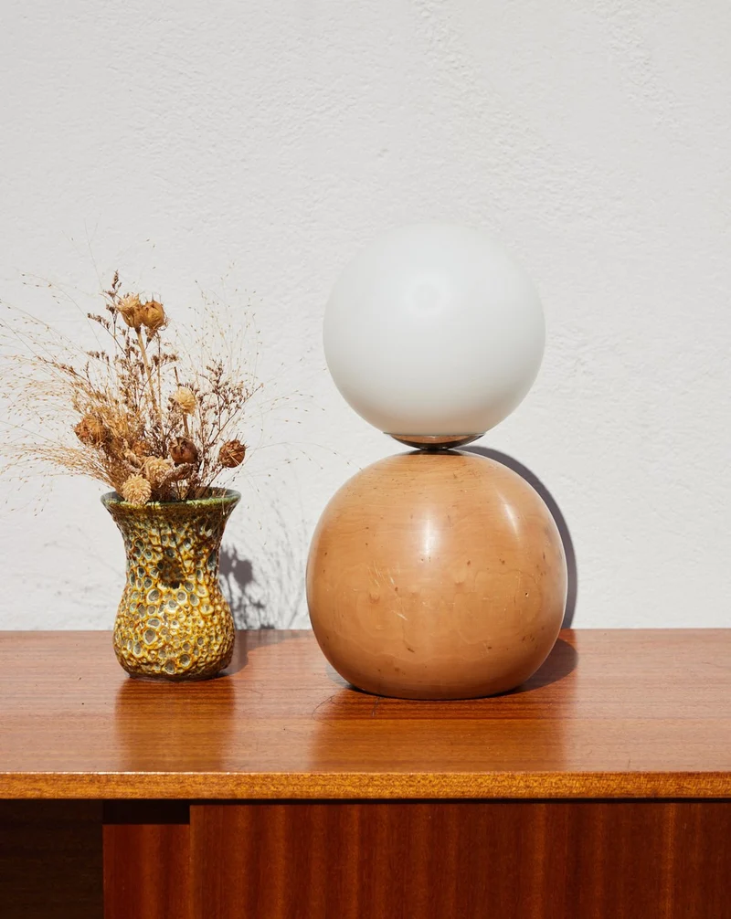 Julia, la lampe à poser boule en bois N°1045