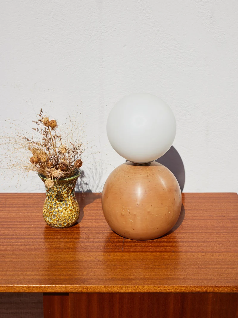 Julia, la lampe à poser boule en bois N°1045