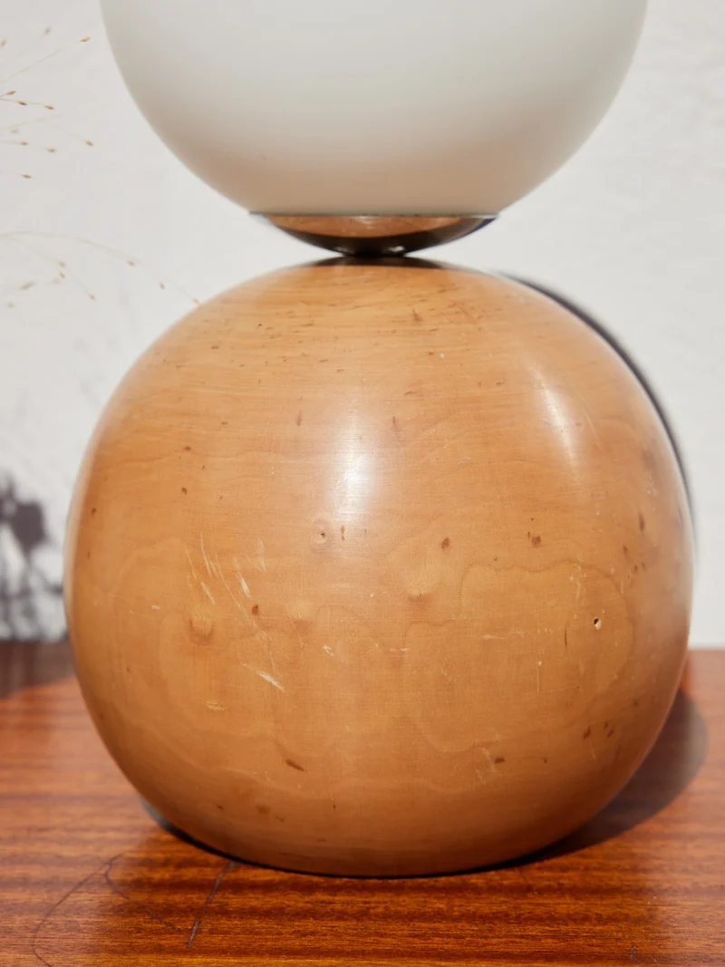 Julia, la lampe à poser boule en bois N°1045