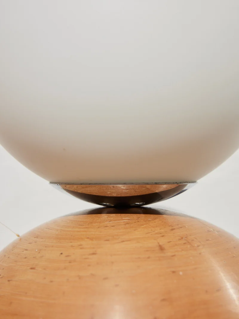 Julia, la lampe à poser boule en bois N°1045
