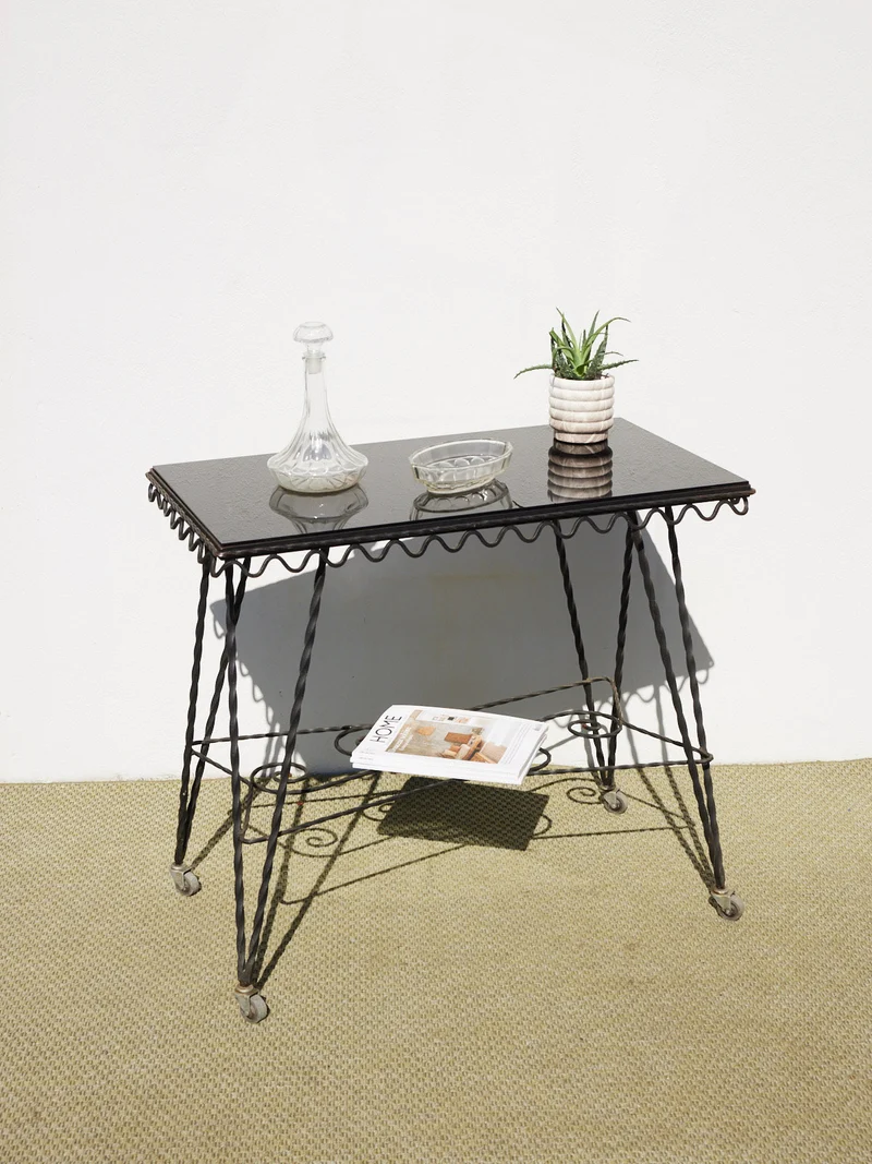 Hanna, la table d'appoint en fer forgé N°1552