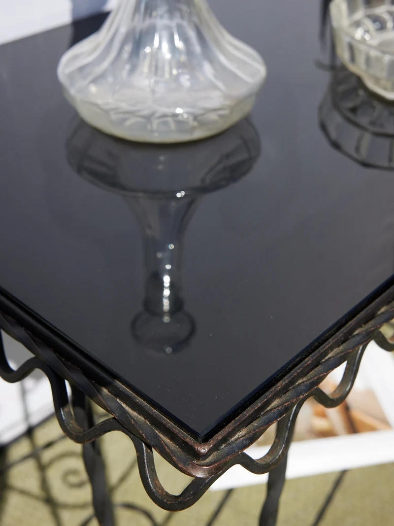 Hanna, la table d'appoint en fer forgé N°1552