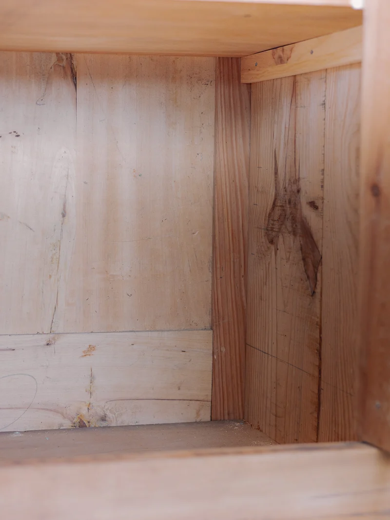 Blandine, l'armoire de campagne en bois clair rénovée N°501