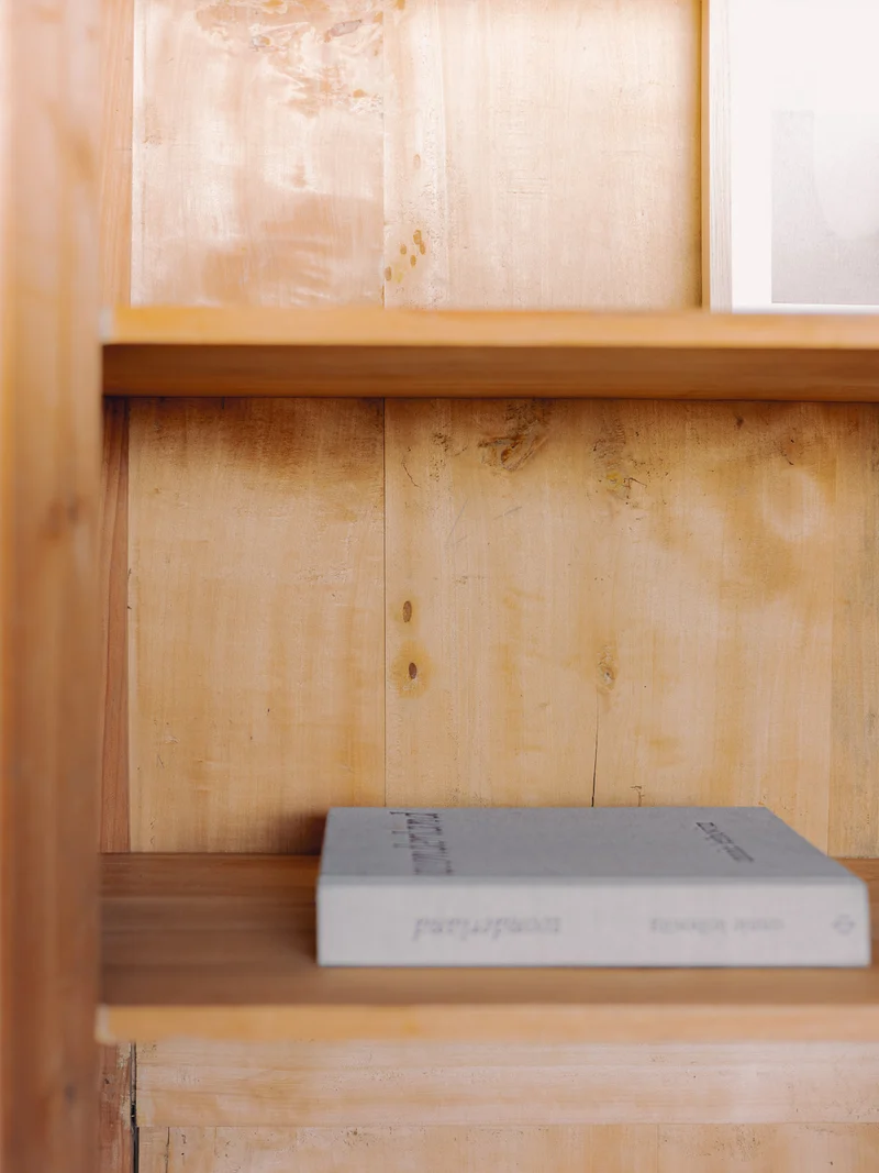Blandine, l'armoire de campagne en bois clair rénovée N°501
