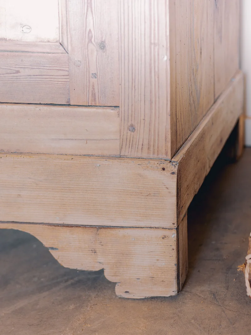 Blandine, l'armoire de campagne en bois clair rénovée N°501