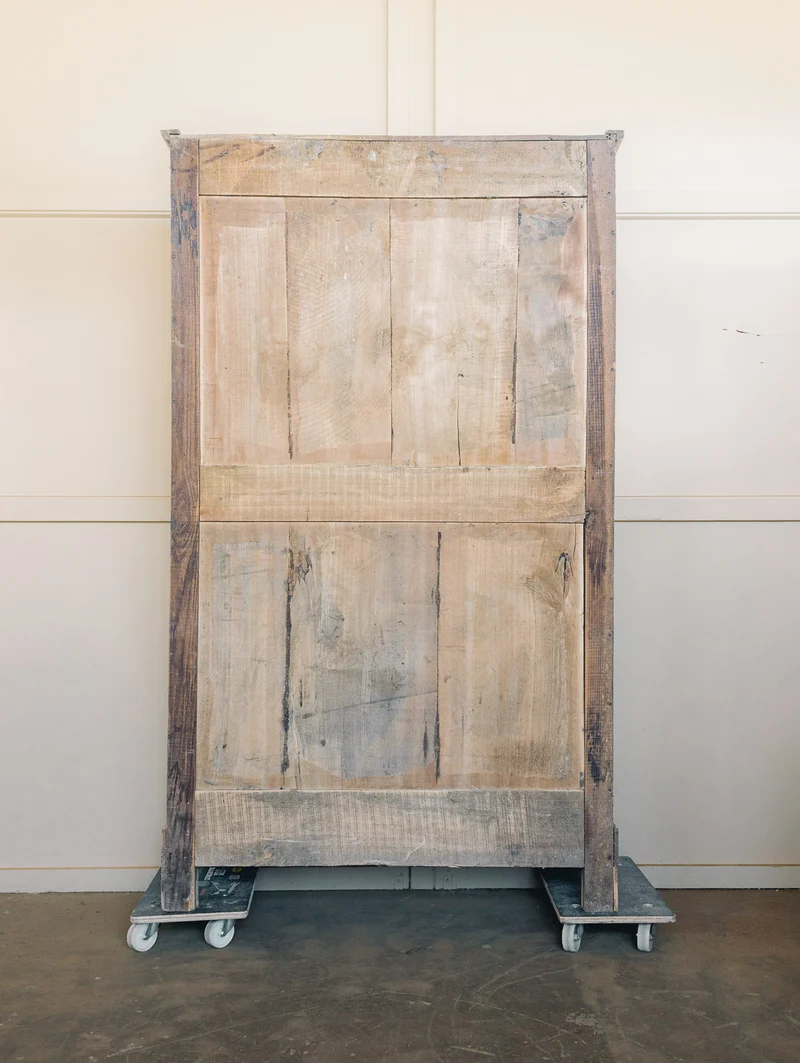 Blandine, l'armoire de campagne en bois clair rénovée N°501
