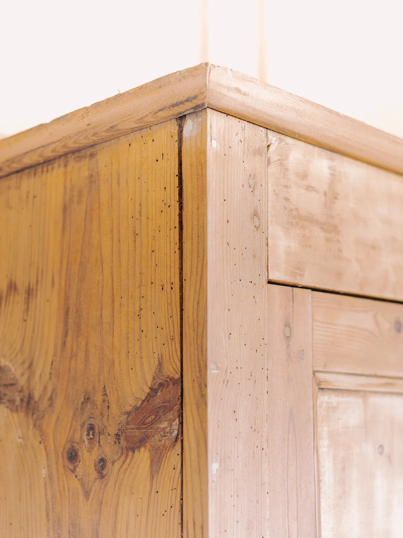 Blandine, l'armoire de campagne en bois clair rénovée N°501
