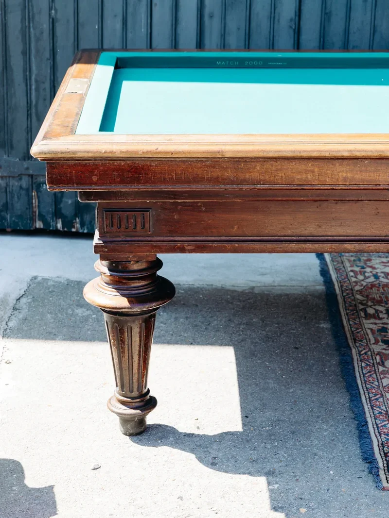 Billie, la table de billard N°1