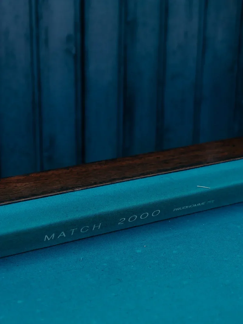 Billie, la table de billard N°1