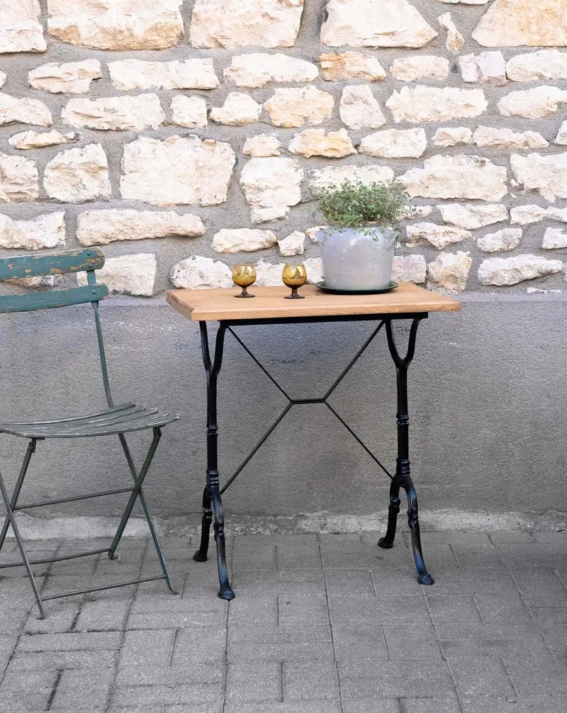 Denise, la petite table à manger bistro en chêne et fonte N°1196