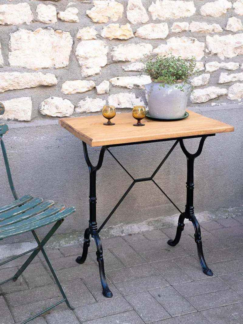 Denise, la petite table à manger bistro en chêne et fonte N°1196