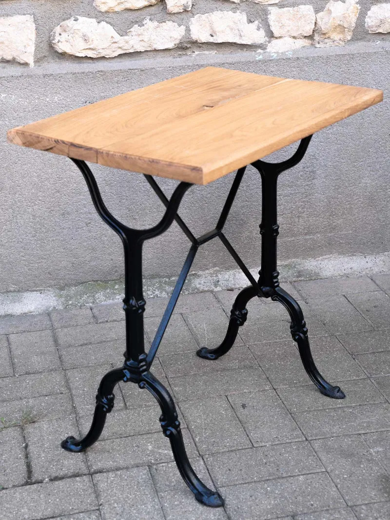 Denise, la petite table à manger bistro en chêne et fonte N°1196