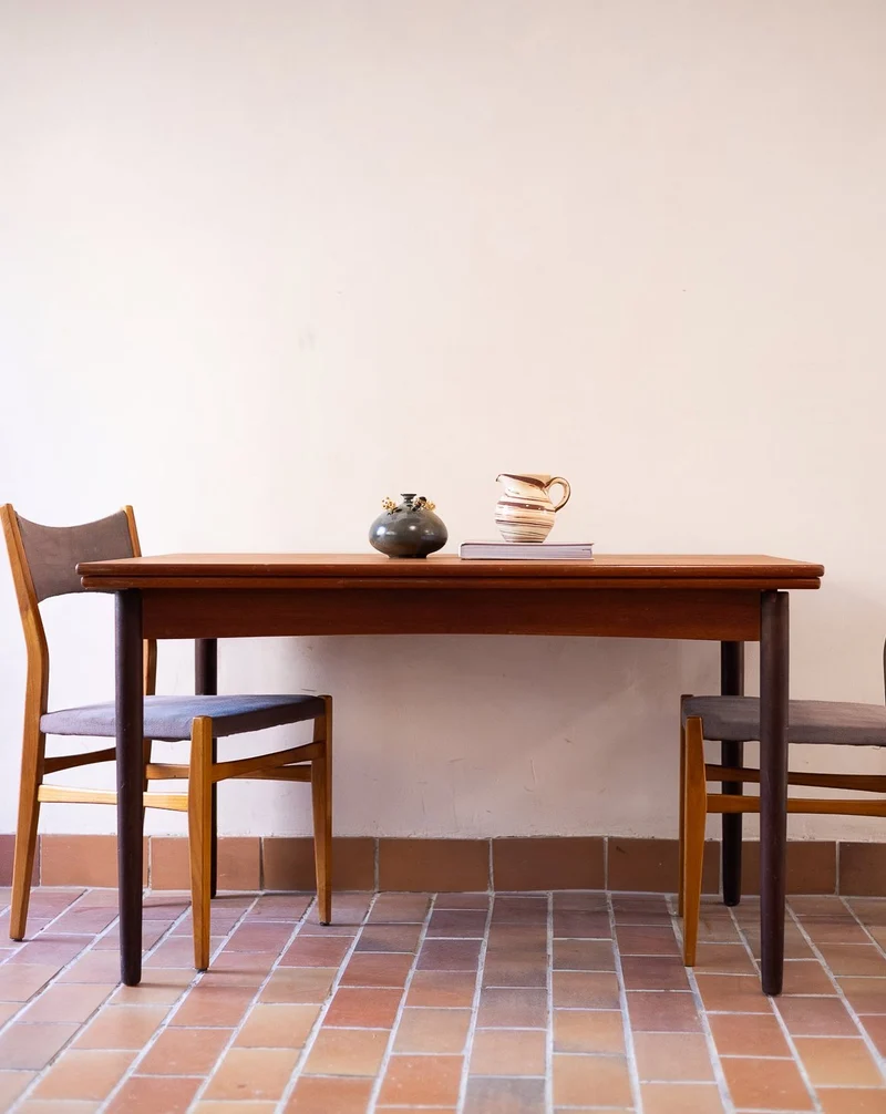 Karla, la table à manger aux deux essences de bois N°1250