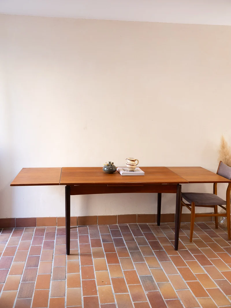 Karla, la table à manger aux deux essences de bois N°1250