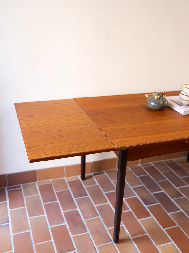 Karla, la table à manger aux deux essences de bois N°1250