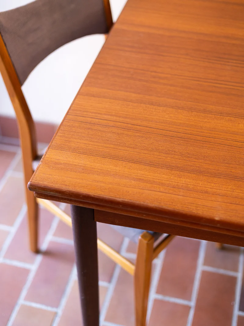 Karla, la table à manger aux deux essences de bois N°1250
