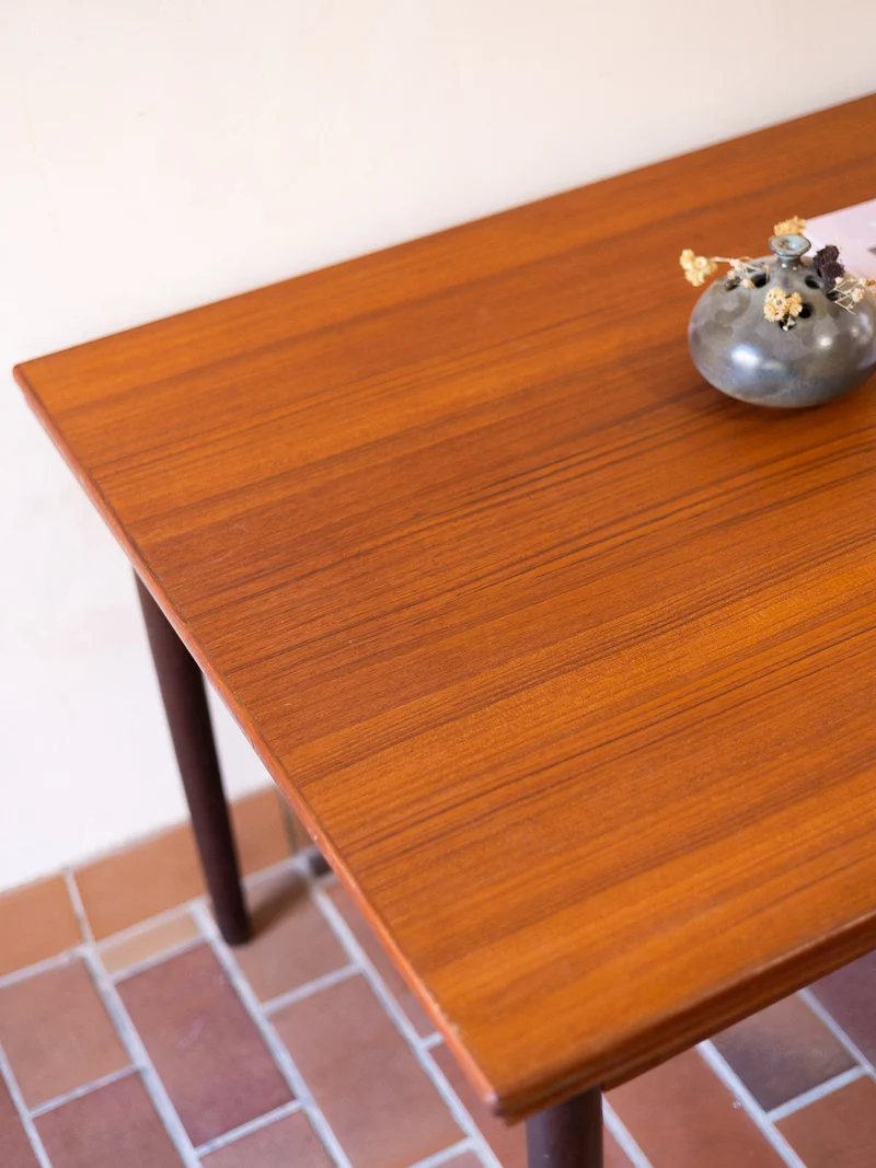 Karla, la table à manger aux deux essences de bois N°1250
