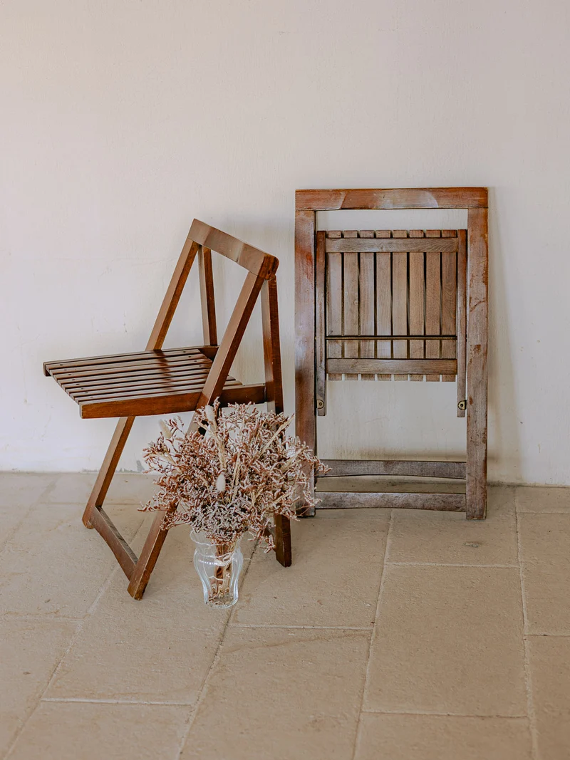 Claude, le lot de 4 chaises en bois au design géométrique moderne N°1431