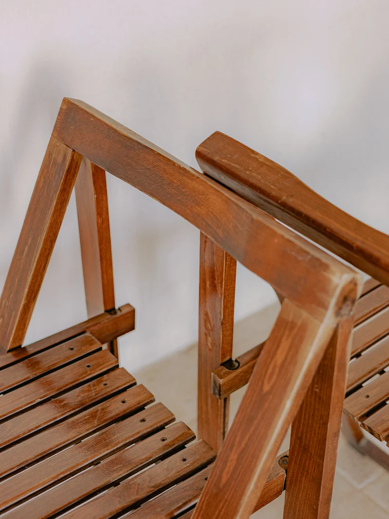 Claude, le lot de 4 chaises en bois au design géométrique moderne N°1431