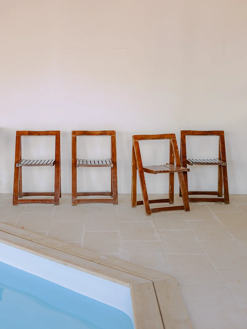 Claude, le lot de 4 chaises en bois au design géométrique moderne N°1431