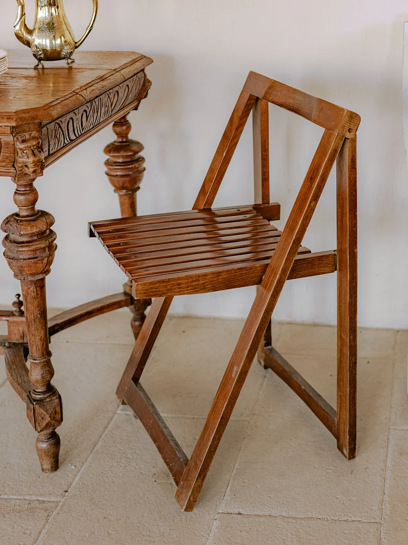 Claude, le lot de 4 chaises en bois au design géométrique moderne N°1431
