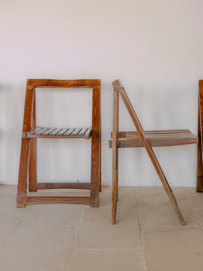 Claude, le lot de 4 chaises en bois au design géométrique moderne N°1431