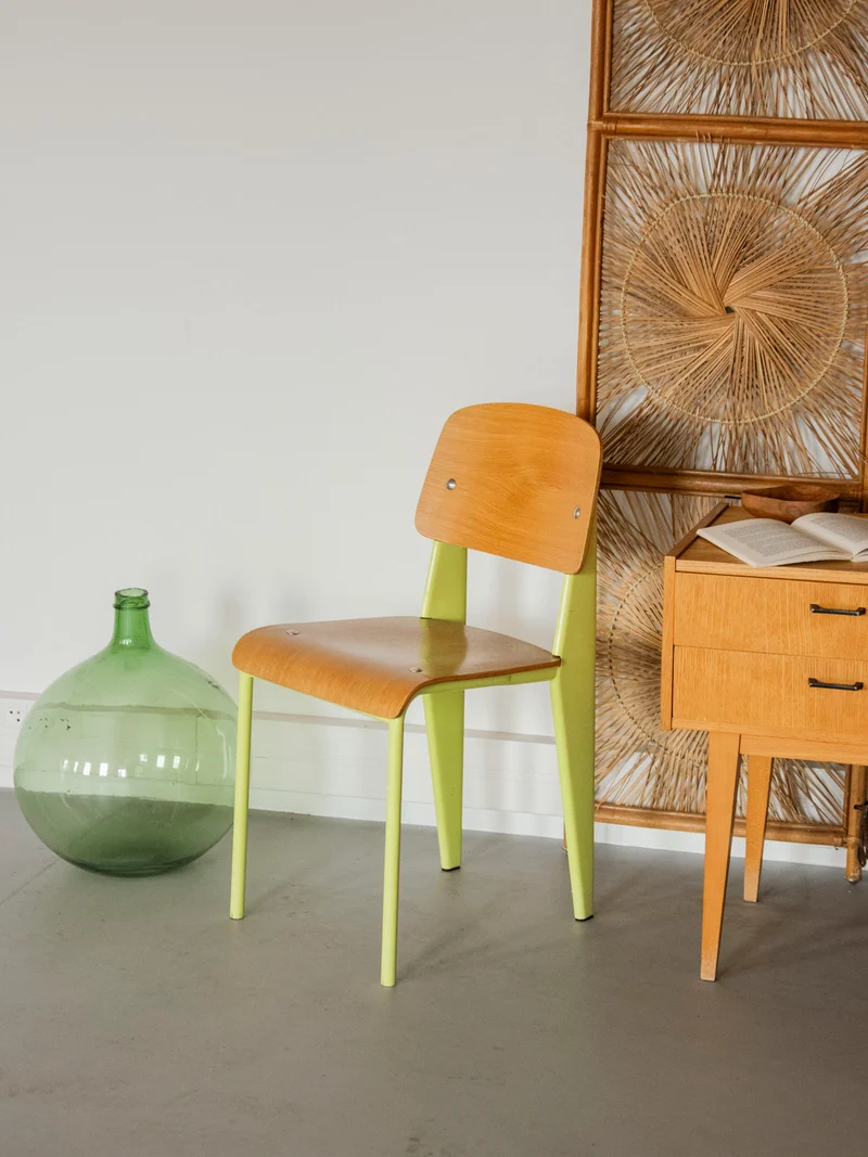 Alma, la chaise aux pieds jaune fluo N°1923