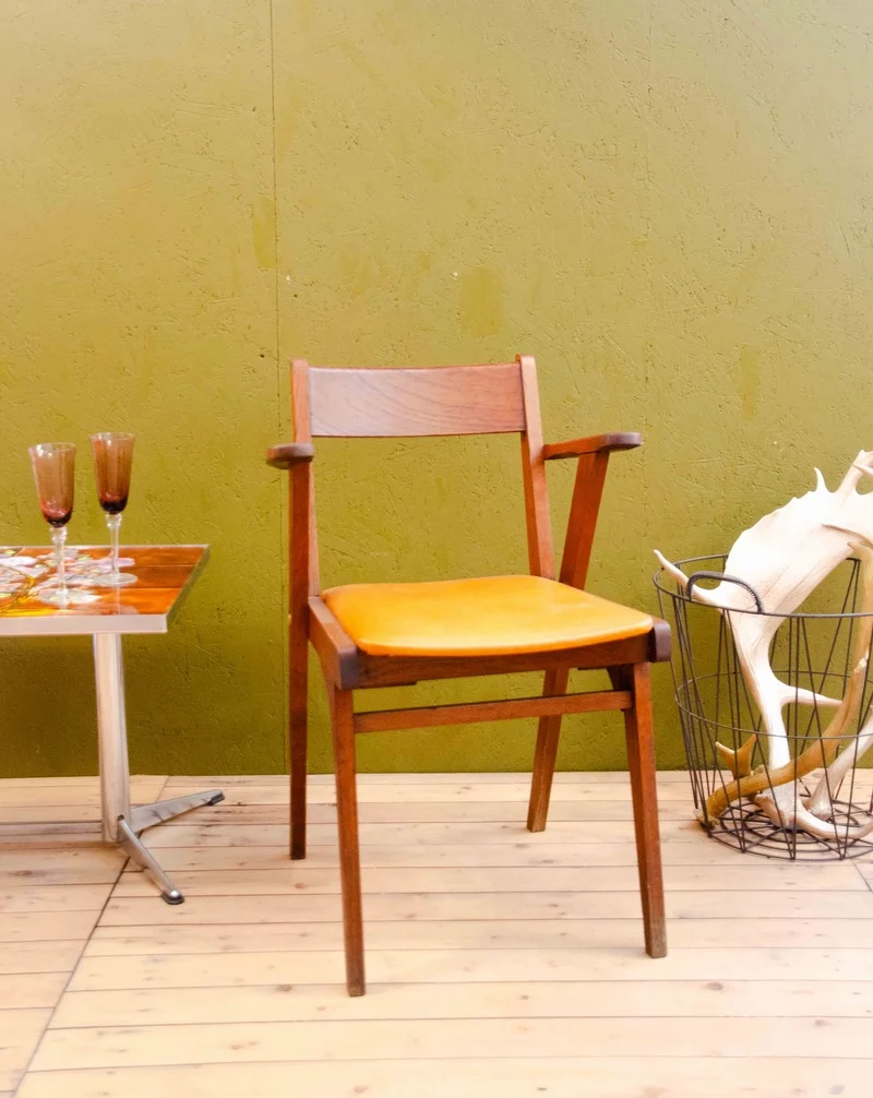 Claude, la chaise en bois N°1587