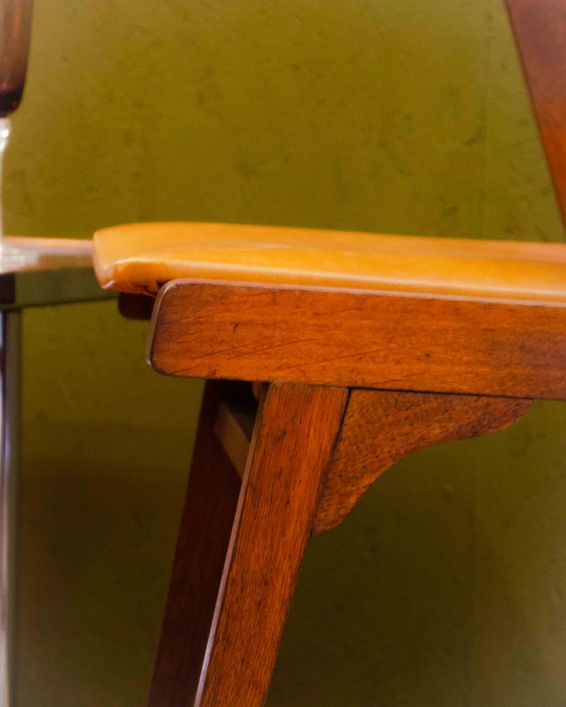Claude, la chaise en bois N°1587