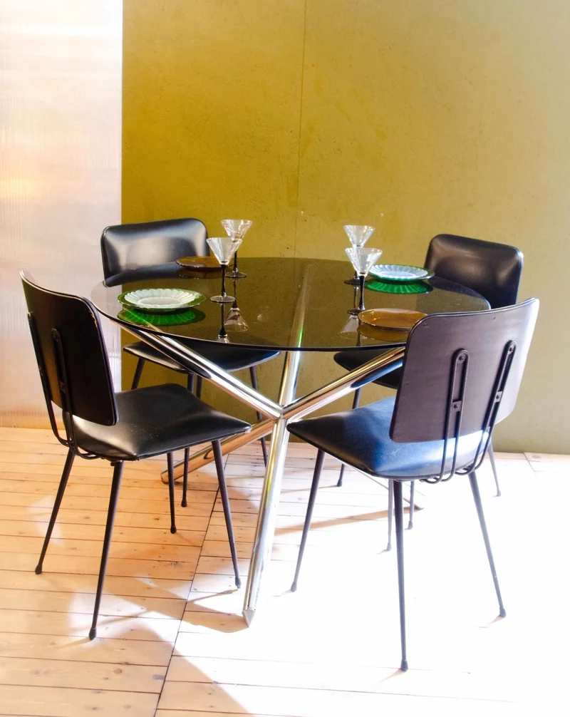 Karla, la table à manger en chrome et vert fumé N°1255
