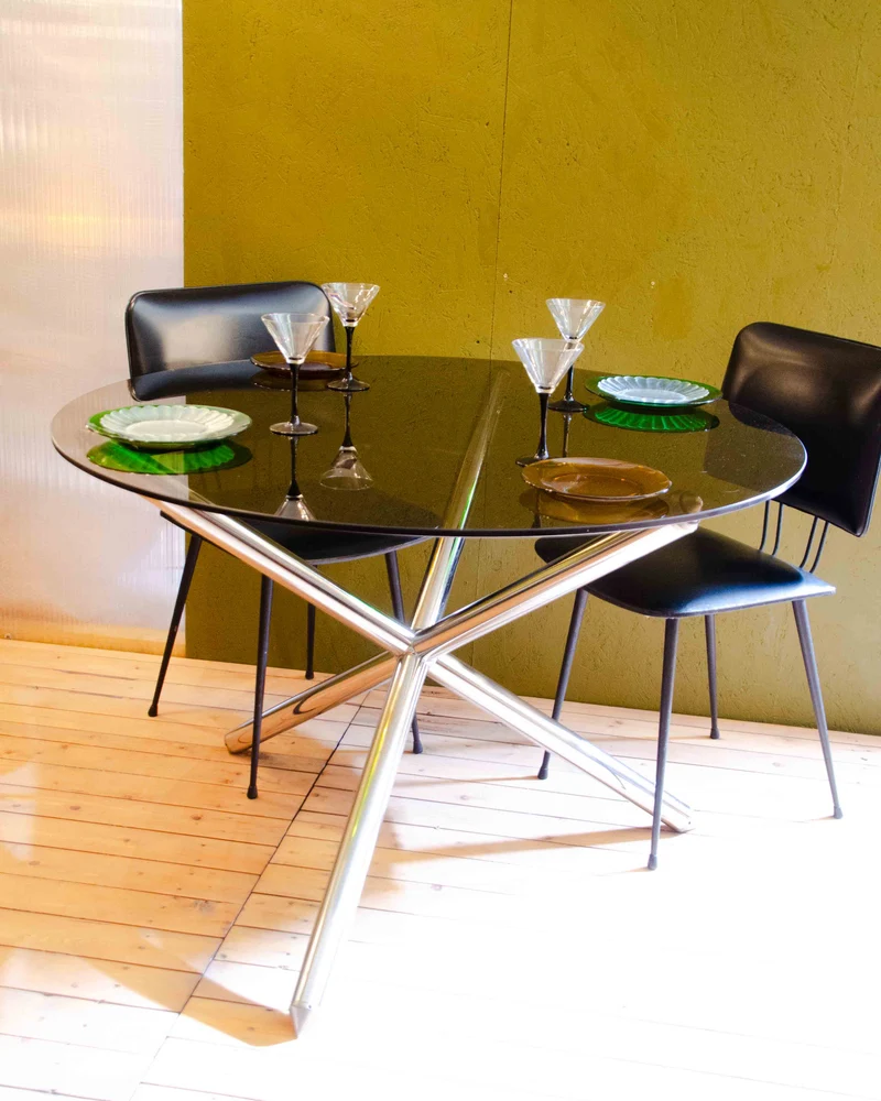 Karla, la table à manger en chrome et vert fumé N°1255