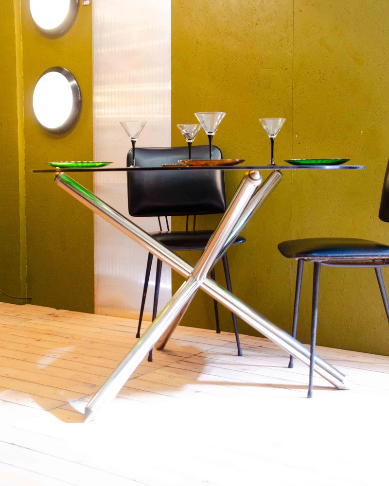 Karla, la table à manger en chrome et vert fumé N°1255
