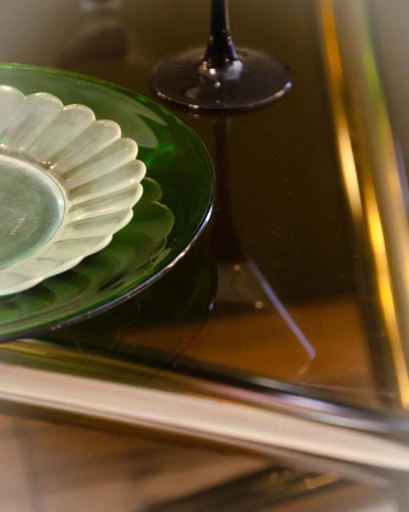 Karla, la table à manger en chrome et vert fumé N°1255