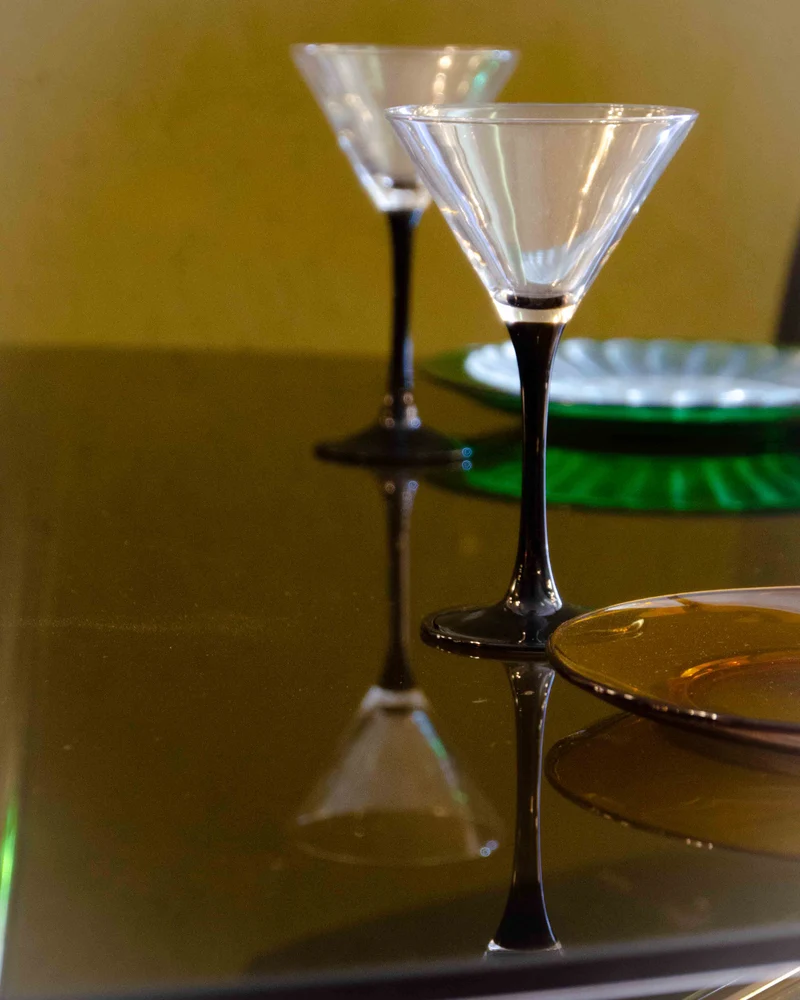 Karla, la table à manger en chrome et vert fumé N°1255