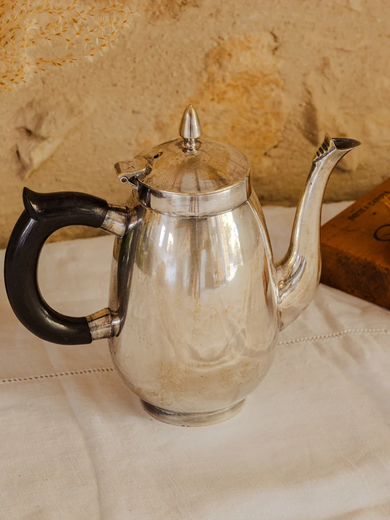 Nestor, le verseur à café en métal argenté N°746