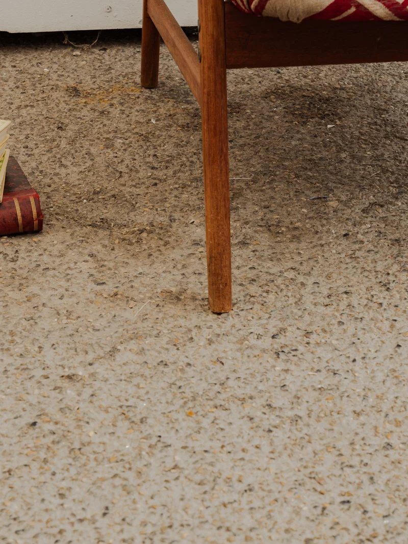Ernest, le fauteuil scandinave en bois et tissu à motifs N°988