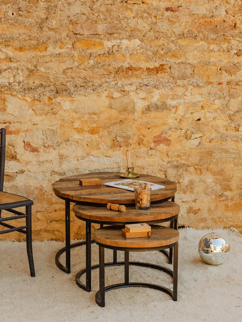 Barbara, les tables gigognes en bois et métal noir N°201