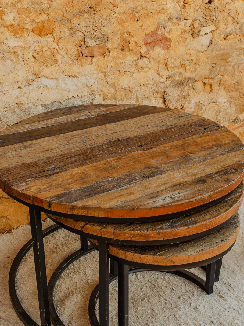 Barbara, les tables gigognes en bois et métal noir N°201