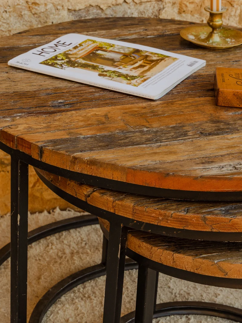 Barbara, les tables gigognes en bois et métal noir N°201