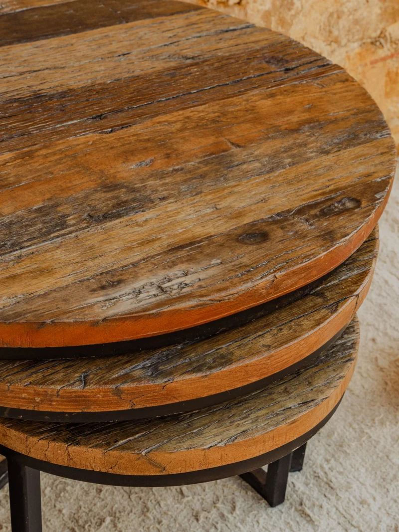 Barbara, les tables gigognes en bois et métal noir N°201