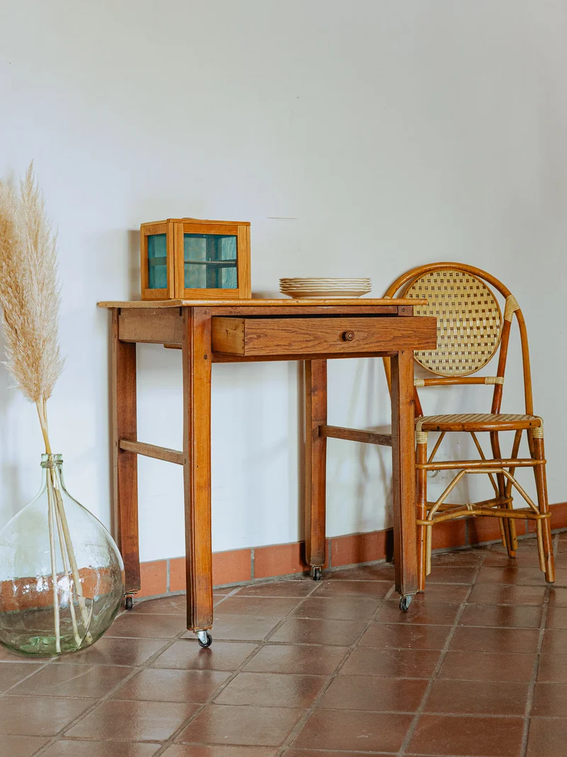 Francine, la table d'appoint style ferme sur roulettes N°1118