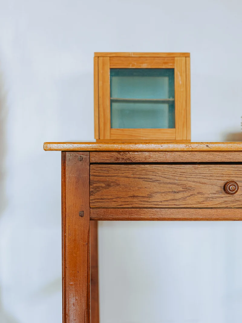 Francine, la table d'appoint style ferme sur roulettes N°1118