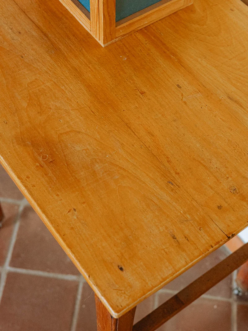 Francine, la table d'appoint style ferme sur roulettes N°1118