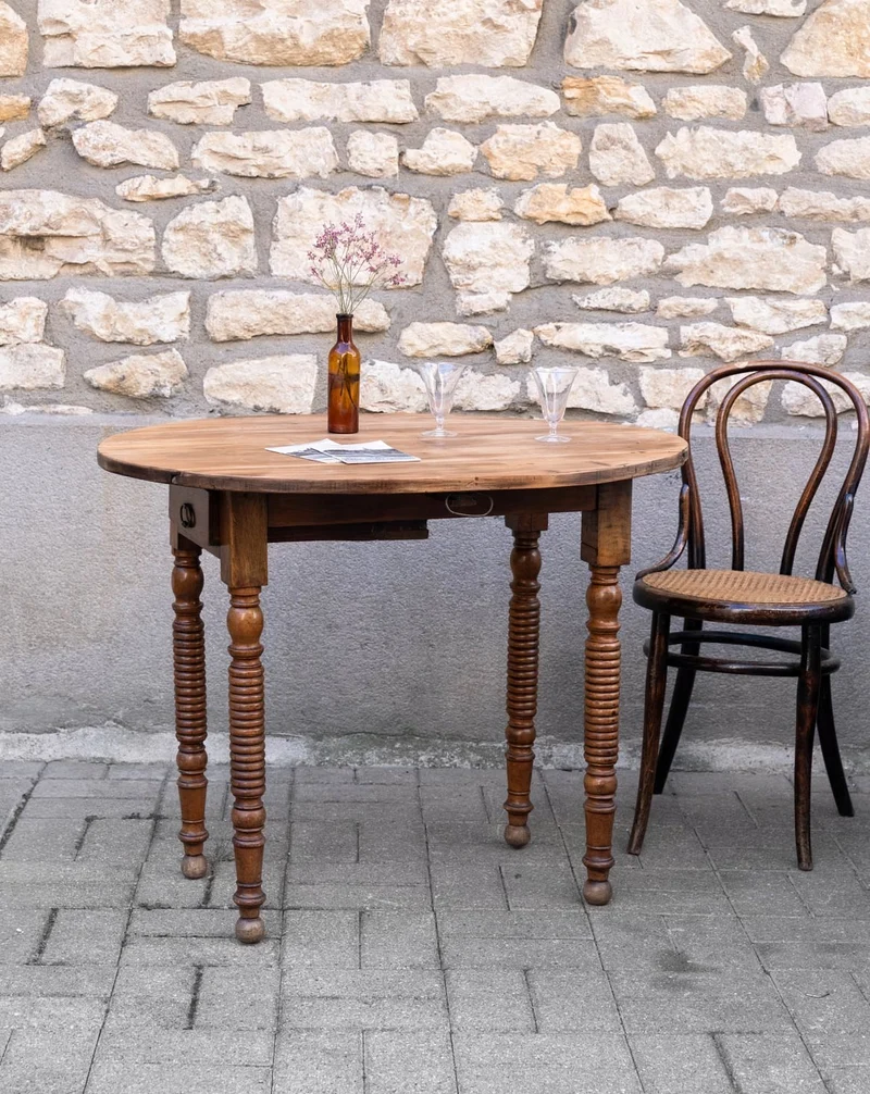 Romy, la table à manger ovale en bois N°1516